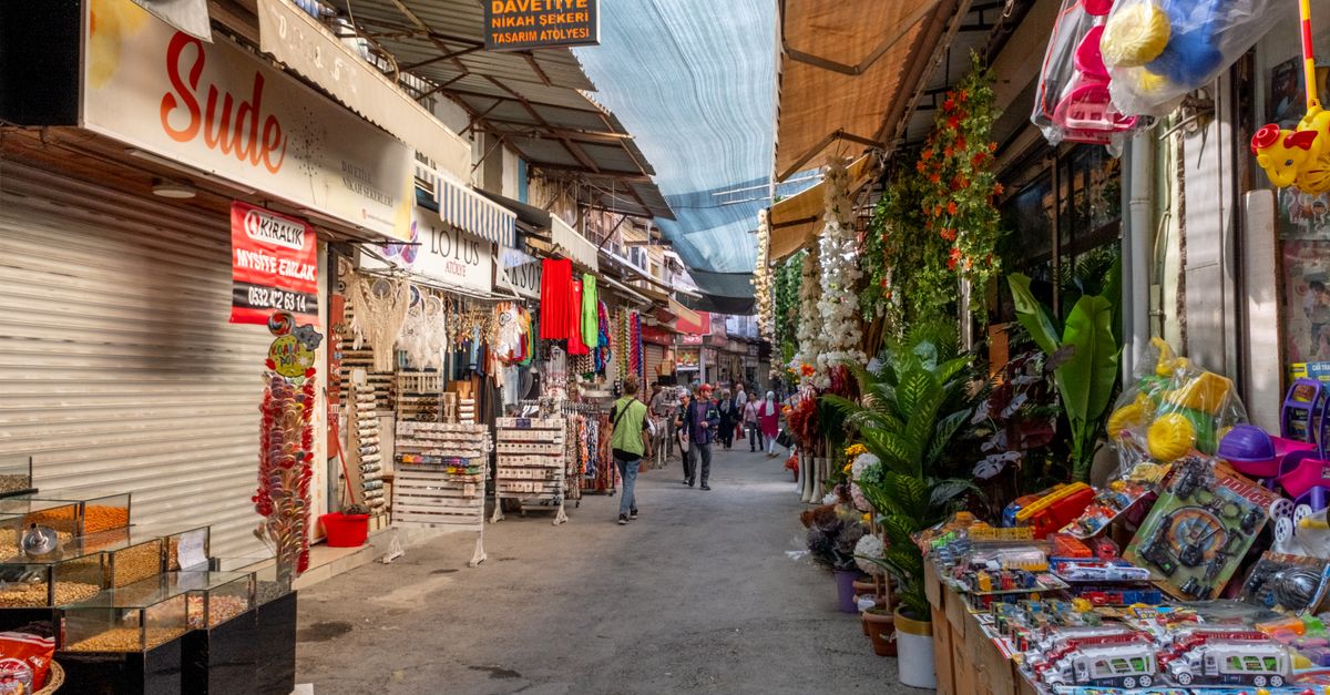 Explore a vibrant market street in İzmir, Türkiye, filled with colorful shops and lively atmosphere.