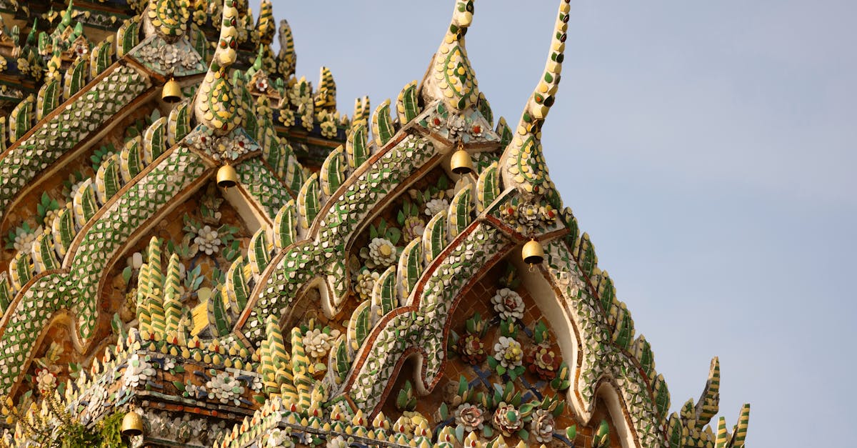 Close-up of ornate roof architecture at Wat Pho, showcasing traditional Thai design and craftsmanship.